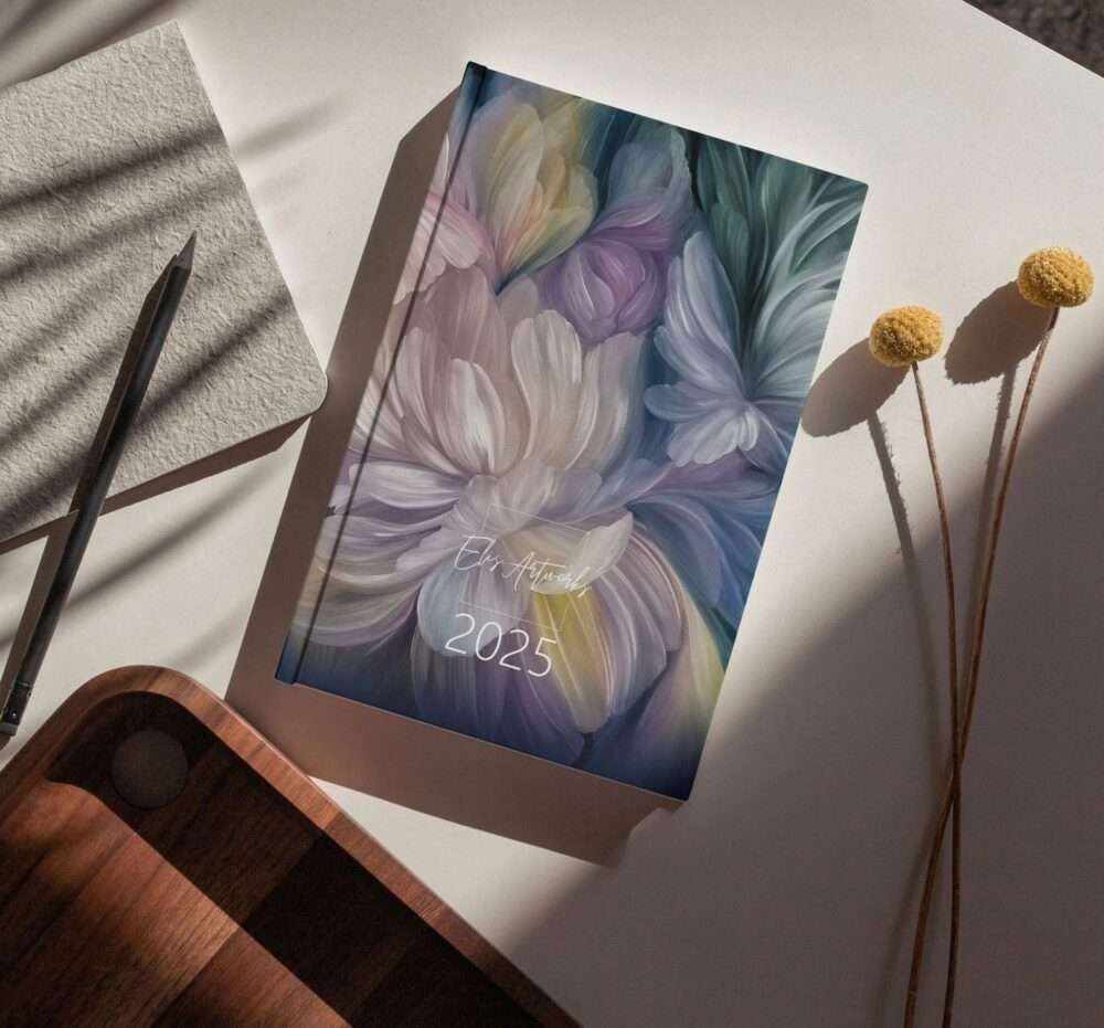 Beautiful 2025 planner with flower paintings 17x21cm - Image 2
