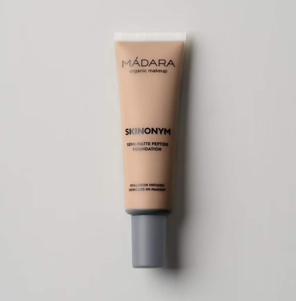 MADARA COSMETICS Pusmatēts tonālais krēms ar peptīdiem GOLDEN SAND 50
